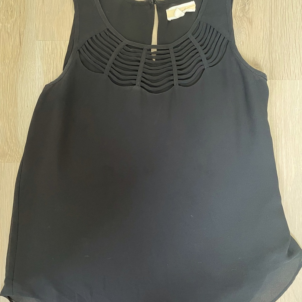 Women’s shirt, size small.